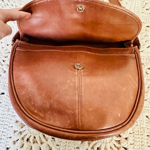 SOLD. Vintage Coach Leather Bag Flap Magnetic Closure 90s - Picture 13 of 15